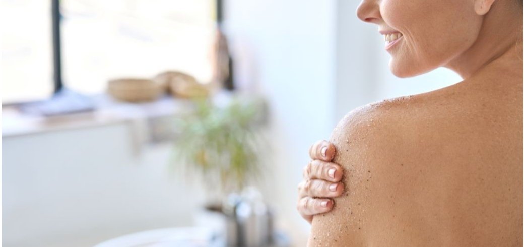 Come esfoliare la pelle del corpo con i migliori tra scrub e creme Come esfoliare la pelle del corpo con i migliori tra scrub e creme