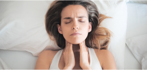 Placche in gola: cosa sono, che sintomi hanno e quando preoccuparsi