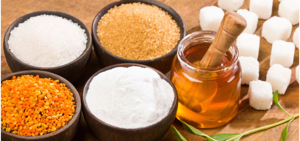 Stevia, eritritolo e miele a confronto: le differenze tra i sostituti dello zucchero Stevia, eritritolo e miele a confronto: le differenze tra i sostituti dello zucchero